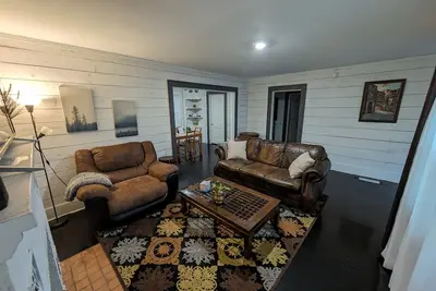 Image de Patterson's Cottage: Gateway to Oaklawn. No Fees. Check-in/out anytime.