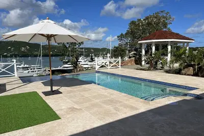 The Pink House, infinity pool, English Harbour, minutes from Pigeon Beach