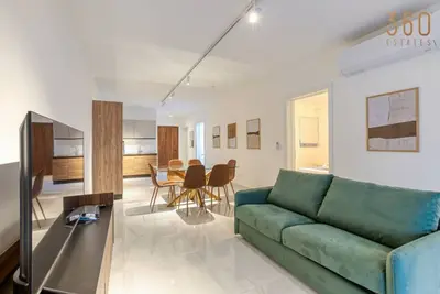 Modern 2br Apt with Private Terrace & Sofa Bed