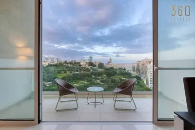 Image de A fully equipped 3br home with private balcony