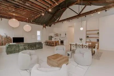 Image de East Main Lofts -Roller Rink 301