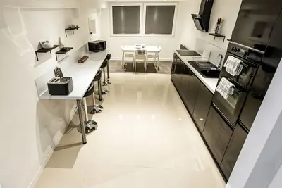 Image de Caswell Bay modern 2 bedroom apartment sleeps 6 next to sauna retreat and beach