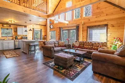 Image de 5-Bedroom Log House in Lake Placid