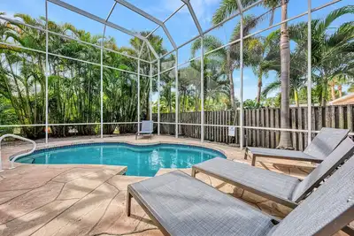 Image de Remodeled, Brand New Furnishings, Private Pool - Steps to Siesta Key Beach!