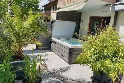 Image de Spa Whirlpool Ferienwohnung mit Aachblick im Pfahlbaudorf Uhldingen am Bodensee