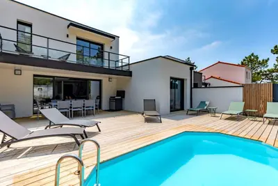 Image de Maison climatisée avec piscine chauffée à 600 de la plage