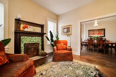 Image de River's Dusk - Modernized Historic Home - River Views - King Bed - Fast Wifi