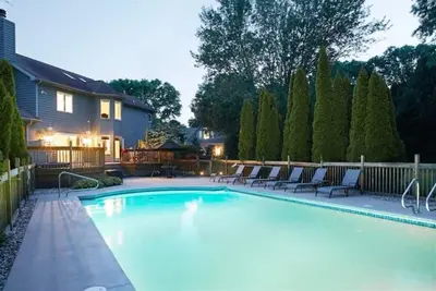 Image de Guest favorite! Quiet, wooded setting w/heated pool, hot tub, fire pit & more!