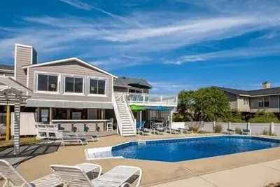 Image de Dancing in the Moonlight-Tiki Bar- Pool- Ocean Views & Easy Access to Beach
