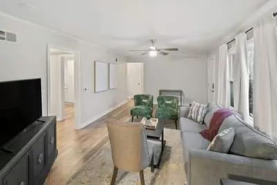 Image de Modern Home near Dt Libertyville and Naval Base