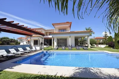 Image de Tasteful Braga Villa | 4 Bedrooms | Villa Helena | Private Pool & Close to Amenities | Esposende