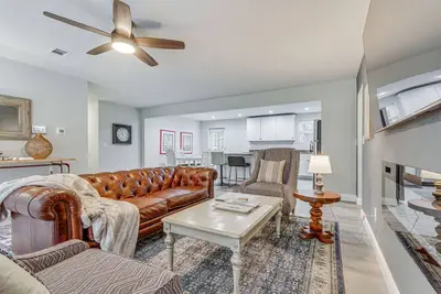 Image de Updated Pensacola Home ~ 7 Mi to Beach!