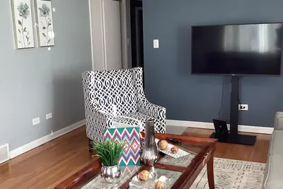 Image de Oak Lawn big 2nd floor Condo for 8 ppl 3 bedroom 2 bath Sofa bed Garage Parking.