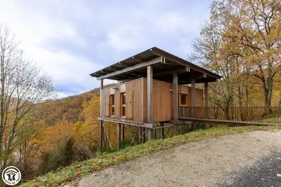 Image de Eglantier - Larodde - Cabane sur pilotis