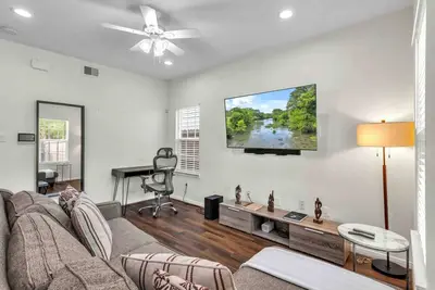 Image de *Eado Urban Escape, Contemporary Gem, Sleeps 4*