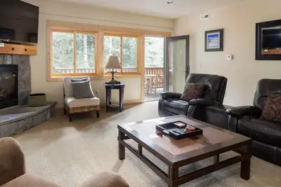 Image de Grand Lodge 23 at the Official Collins Lake Resort