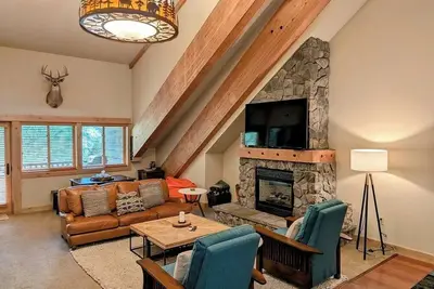 Image de Grand Lodge 30 at the Official Collins Lake Resort