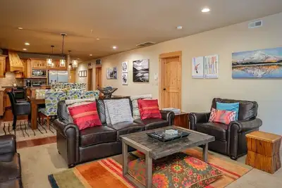 Image de Grand Lodge 6 at the Official Collins Lake Resort
