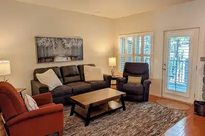 Image de Chalet 9 at the Official Collins Lake Resort