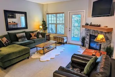 Image de Chalet 75 at the Official Collins Lake Resort