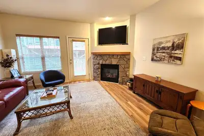 Image de Chalet 36 at the Official Collins Lake Resort