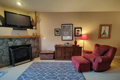 Image de Chalet 40 at the Official Collins Lake Resort Building L