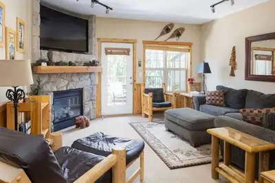 Image de Chalet 51 at the Official Collins Lake Resort