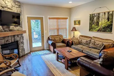 Image de Chalet 121 at the Official Collins Lake Resort