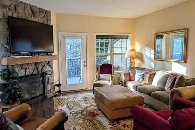 Image de Chalet 94 at the Official Collins Lake Resort