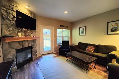 Image de Chalet 116 at the Official Collins Lake Resort