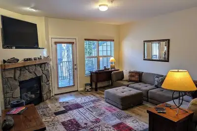 Image de Chalet 47 at the Official Collins Lake Resort