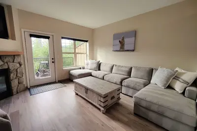 Image de Chalet 57 at the Official Collins Lake Resort