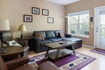 Image de Chalet 77 at the Official Collins Lake Resort