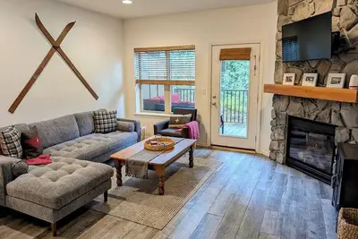 Image de Chalet 114 at the Official Collins Lake Resort
