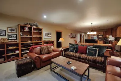 Image de Grand Lodge 7 at the Official Collins Lake Resort