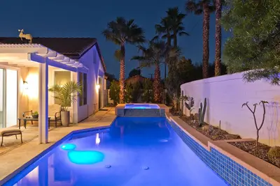 Luxury Villa with Pool/Spa & Bbq Island