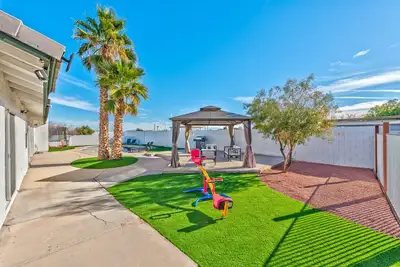 Image de 5-Stars 6br 4 Bth Big Yard Pool & Game Room