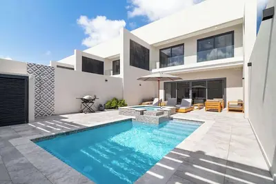 Image de High-End Villa ~ Walk to Beach ~ Pool ~ Ocean View