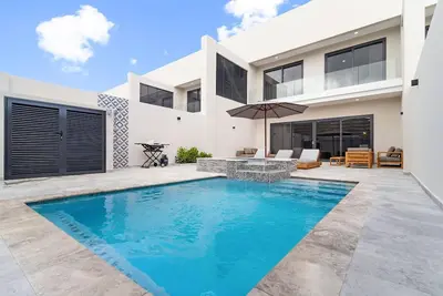 Image de New Lux 4br Villa w/ Private Pool & Walk to Beach