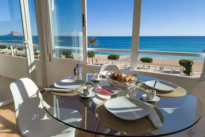 Image de Appartement proche de la plage et vue sur la mer.