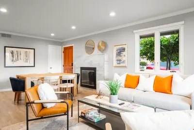 Image de Spacious & Classy 4br Los Gatos Villa: Jetted Tub & Foozball