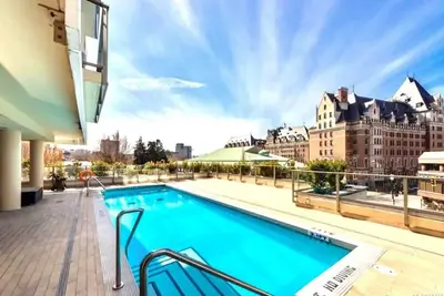Image de Waterfalls Hotel in Downtown With Stunning Views!