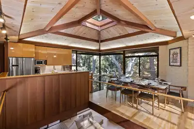 Image de Sea of Tranquility: Iconic Glass House in Forest Glade 3br2ba 30Night min