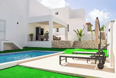 Image de 3 bedroom luxury vacation villa for a relaxed, intimate feeling
