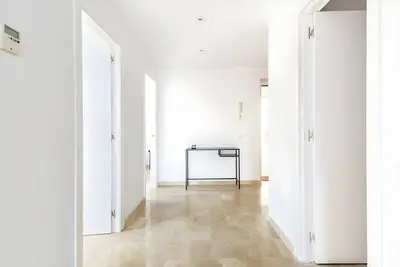 Image de Luxueus en Zonnig Appartement in Marbella Oost