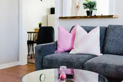 Image de Cozy 2br Stay | Elegant Comfort & High-Speed WiFi