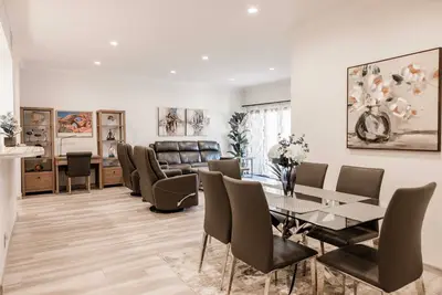 Image de Upscale Condo - Pool, Gym, Close to Beach