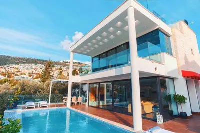 Image de Beautiful Contemporay 5 Bedroom Villa nr. Sea, Heated Pool & Games Room