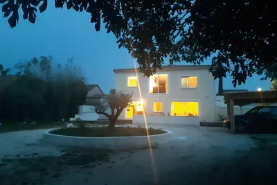 Image de Grande Maison Familiale Avec Piscine Proche Avignon