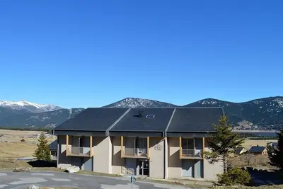 Image de Appartement rénové de 2 pièces au calme, proche des commerces et navette gratuite, parking inclus